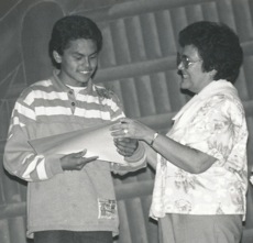 Stό:lō Awards Ceremony (initiated by the curriculum project): Shirley Leon presents award to Les Joe 